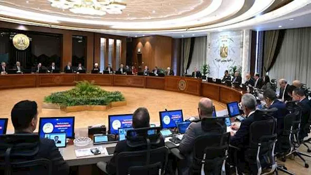 هل الأحد إجازة رسمية؟.. الحكومة تحسم الجدل بقرار العمل عن بُعد